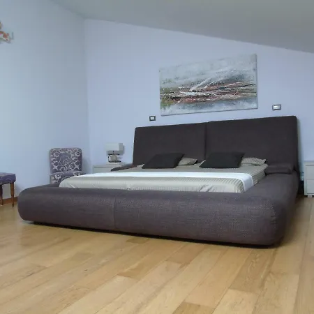 Hs4u Imperatore Luxury And Design Apt With Private Garage Prato (Prato)